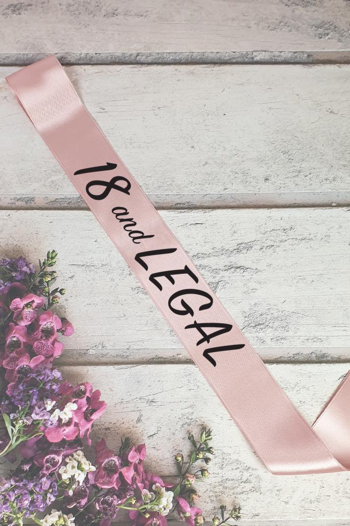 18 and Legal Doğum Günü Partisi Kuşağı - 1
