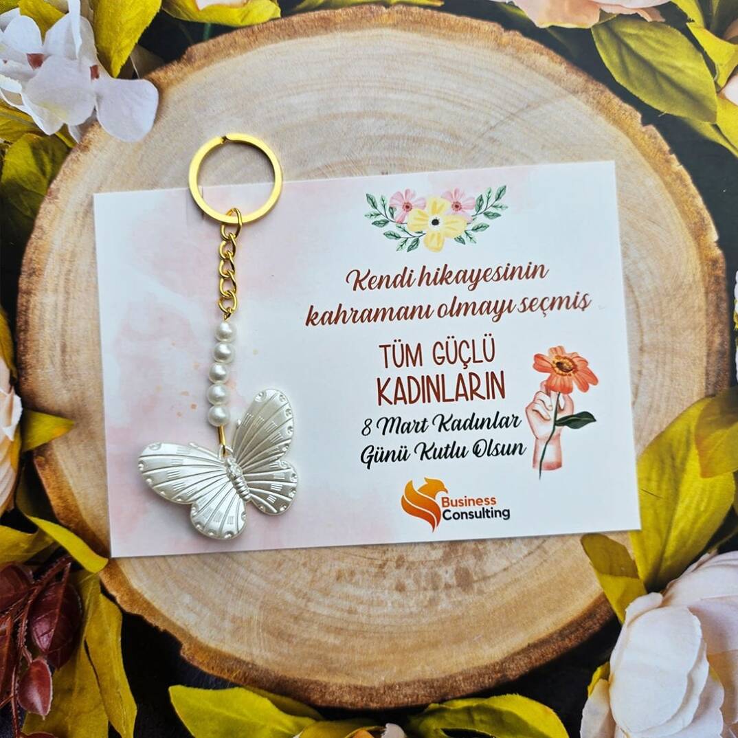 8 Mart Kadınlar Günü Çiçek Desenli Kartlı Kelebek Şeklinde Anahtarlık Hediyelik - 1