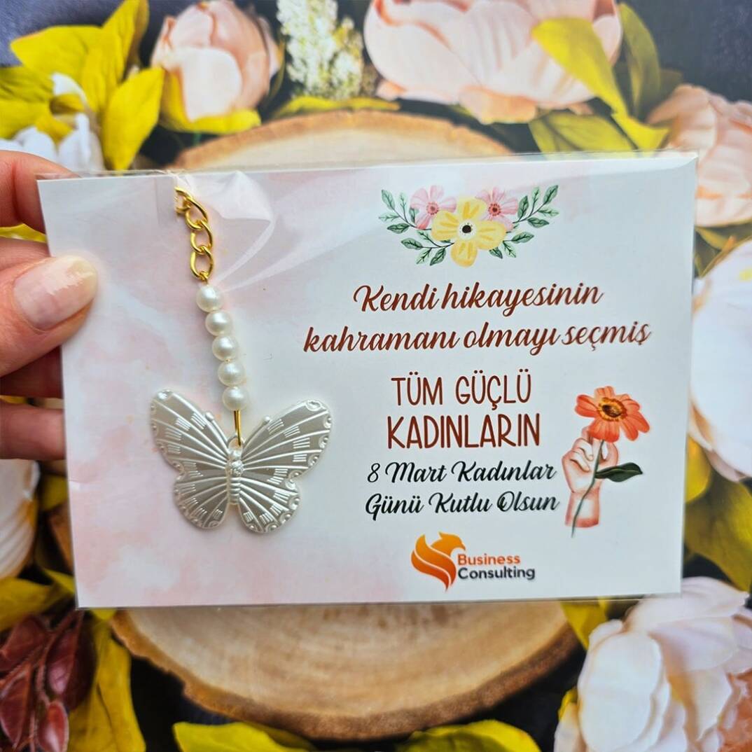 8 Mart Kadınlar Günü Çiçek Desenli Kartlı Kelebek Şeklinde Anahtarlık Hediyelik - 3