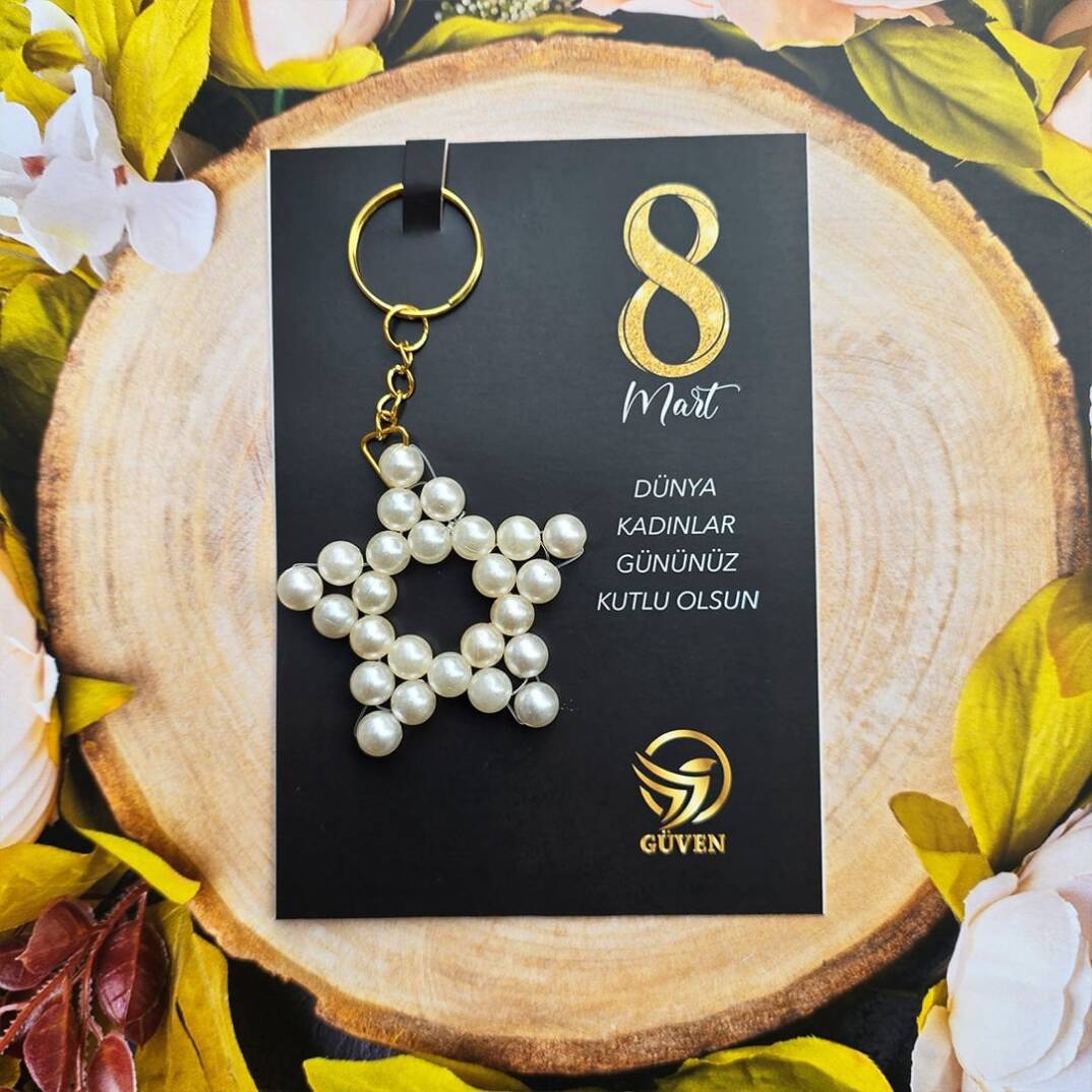 8 Mart Kadınlar Günü Siyah Gold Kartlı Yıldız Şeklinde Anahtarlık Hediyelik - 1