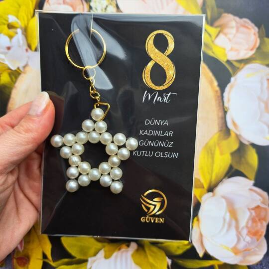 8 Mart Kadınlar Günü Siyah Gold Kartlı Yıldız Şeklinde Anahtarlık Hediyelik - 3