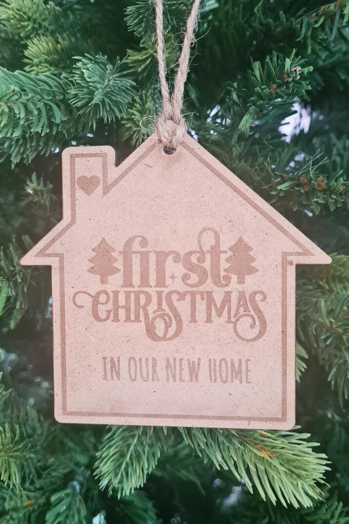 Ahşap Yılbaşı Ağacı Süsü First Christmas In Our New Home Yazılı Ağaç Süsü - 1