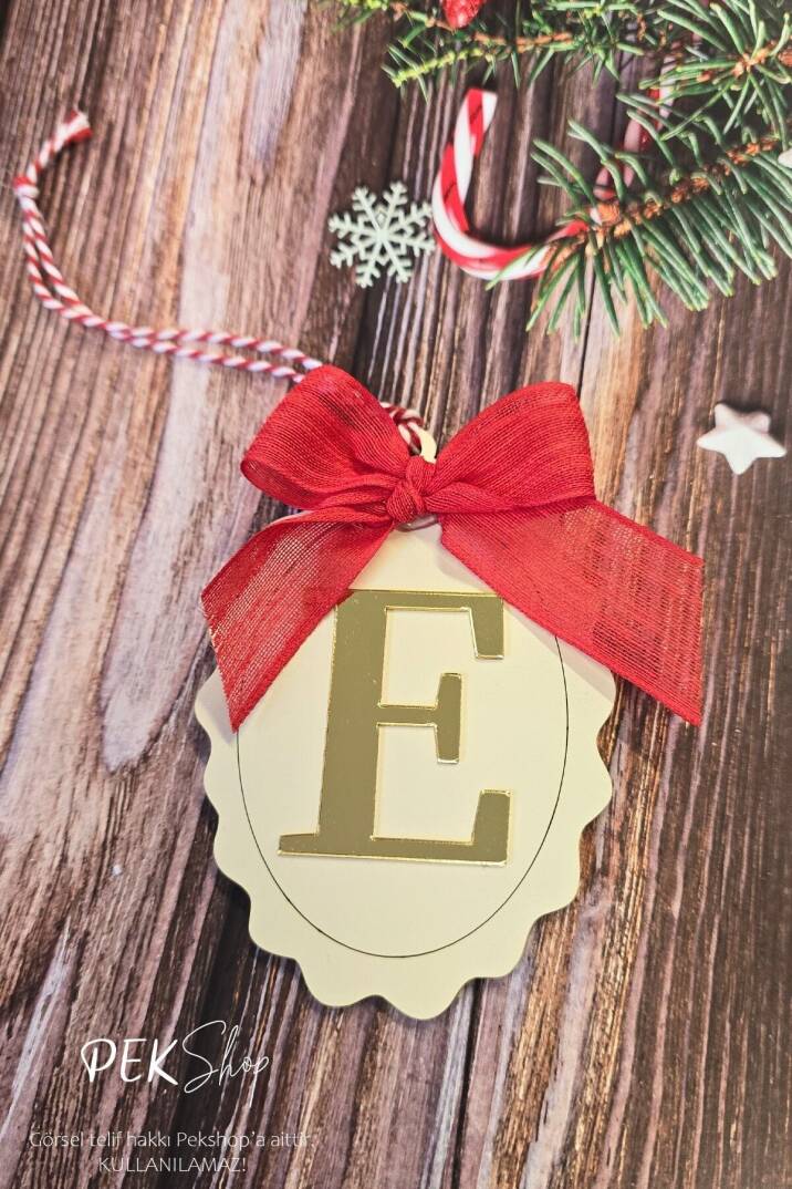 Baş Harfli Fiyonklu Yılbaşı Ağaç Süsü - Gold Baş Harf Kırmızı Fiyonk Kurdele Yeni Yıl Süsü - 6