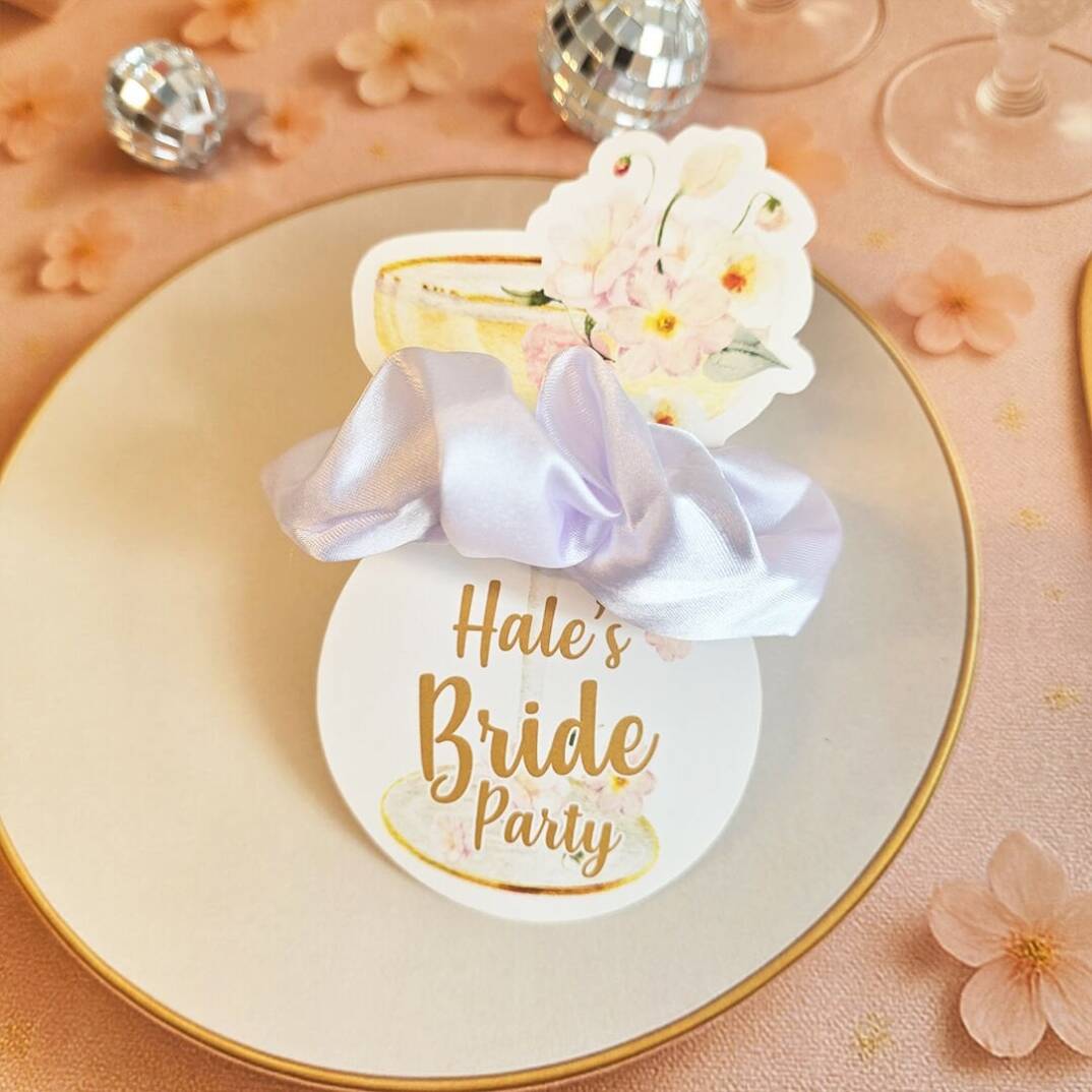 Çiçekli Gold Bride to be Konsept Hediyelik Saten Toka - 1