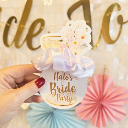 Çiçekli Gold Bride to be Konsept Hediyelik Saten Toka - 2