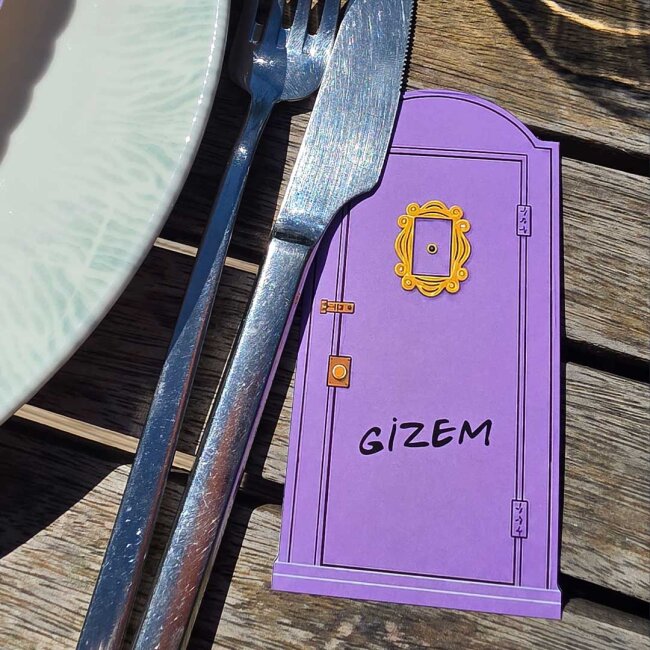 Friends Konsept Tek Tek İsimli Kapı Şeklinde Kart
