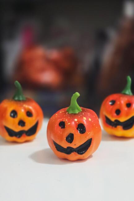 Halloween Gülen Surat Balkabağı Figür Süs 7cm - 3 Lü Set Cadılar Bayramı Kabak Figür Masa Süsleri 3 Adet