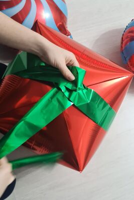 Hediye Paketi Şeklinde Folyo Balon Büyük Boy, Kurdeleli Balonlar 2li Kırmızı Gold - 4