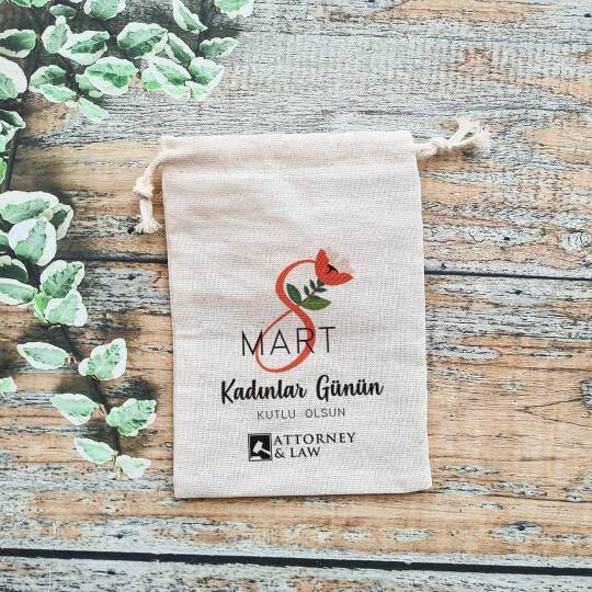 Kırmızı Çiçekli 8 Mart Kadınlar Günü Hediye Kesesi Şirket Logolu - 1