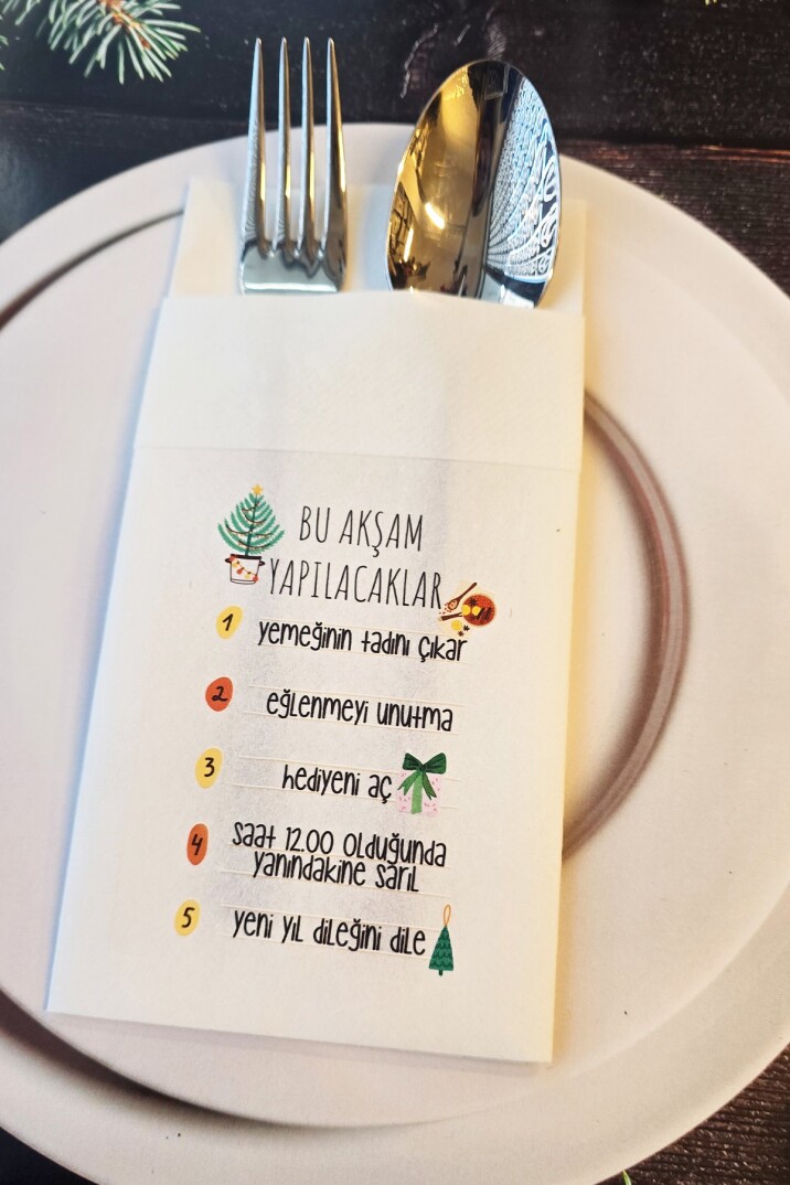 Kumaş Dokulu Beyaz Yılbaşında Yapılacaklar Baskılı Cepli Yılbaşı Peçetesi 6lı Paket - 1
