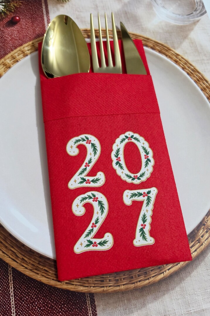Kumaş Dokulu Kırmızı Yeşil Yaprak Detaylı 2027 Baskılı Yılbaşı Peçetesi – 6’lı Paket - 2
