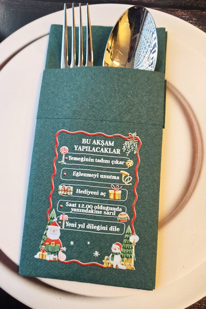Kumaş Dokulu Yeşil Yılbaşında Yapılacaklar Baskılı Cepli Yılbaşı Peçetesi 6lı Paket - 1