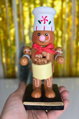 Kurabiye Adam Fındıkkıran Masa Üstü Süs Obje Aşçı Kurabiye Adam ve Kurabiyeleri Yılbaşı Masa Süsü 16cm - 4