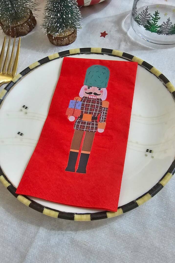 Kurşun Asker Baskılı Kırmızı Yılbaşı Peçetesi - Nutcracker Kırmızı Peçete 12li Paket - 2