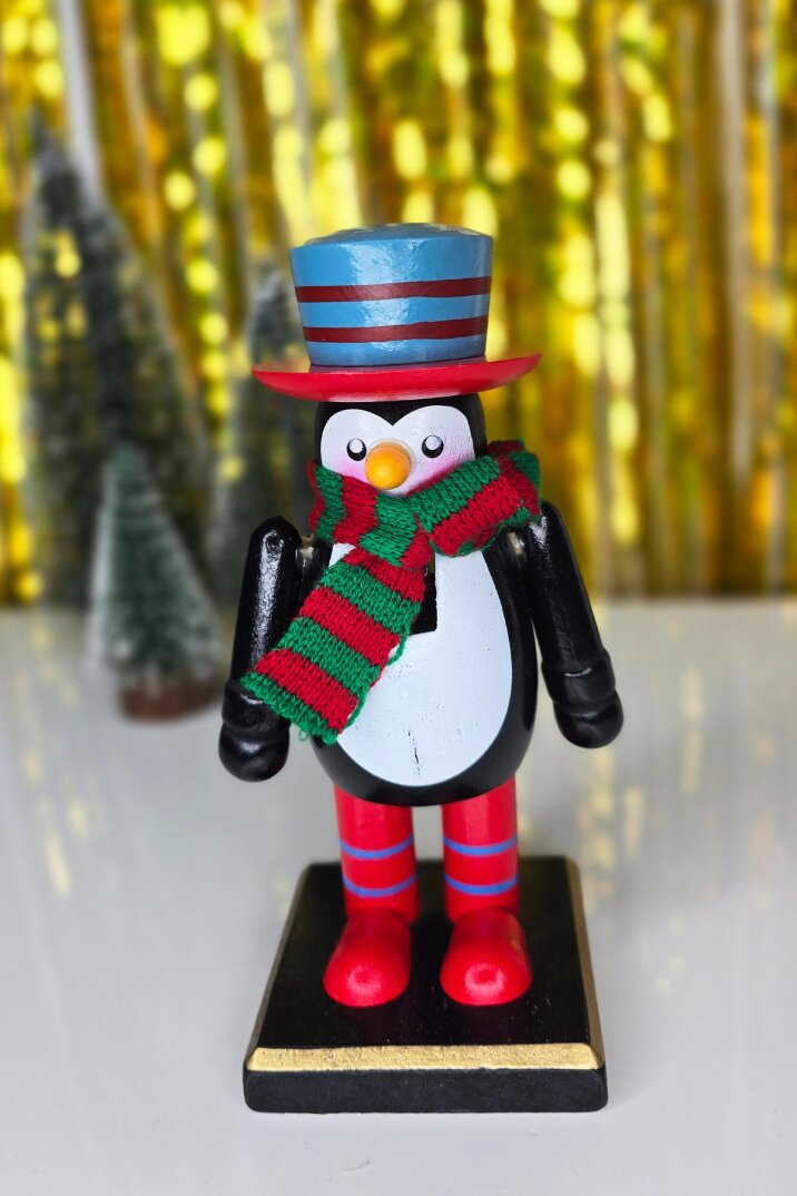 Sevimli Penguen Fındıkkıran Masa Üstü Süs Obje Atkılı Penguen Yılbaşı Masa Süsü 16cm - 1