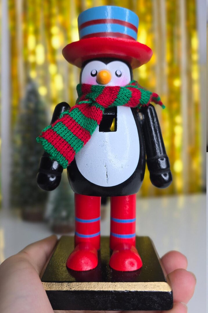Sevimli Penguen Fındıkkıran Masa Üstü Süs Obje Atkılı Penguen Yılbaşı Masa Süsü 16cm - 5