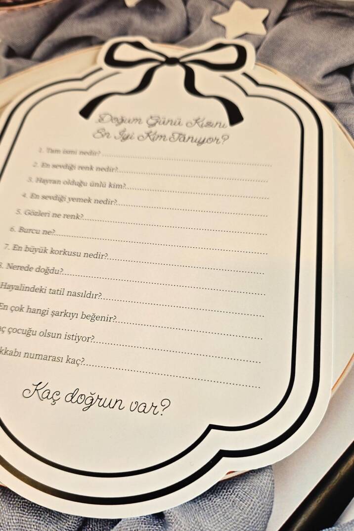 Siyah Beyaz Fiyonk Konsept Doğum Günü Kızını Kim Tanıyor Oyun Kartı - 2